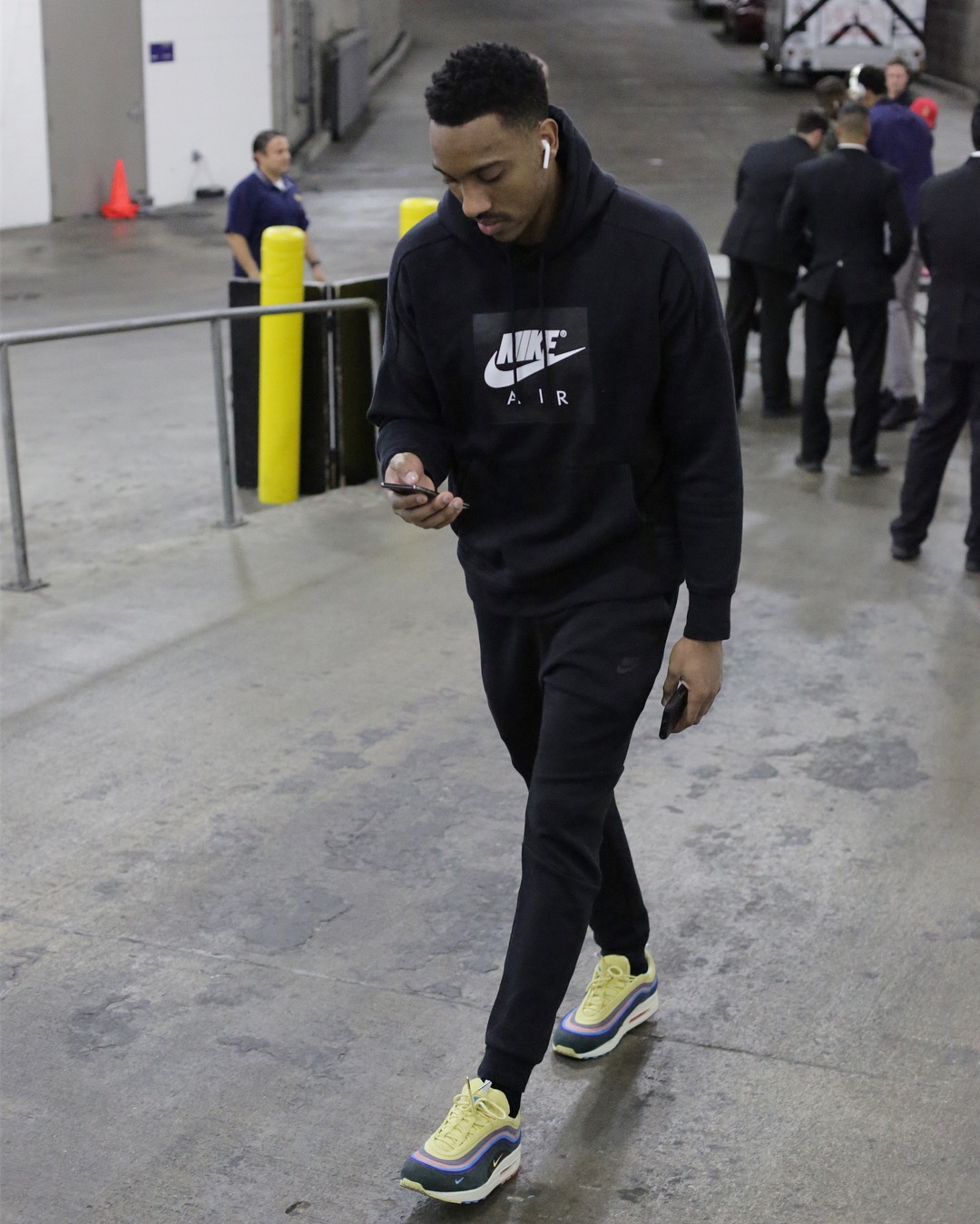 欧博明尼苏达森林狼训练开放日，今晚临场应变引观众欢呼，欧联在即，资深球员宣示担当的简单介绍