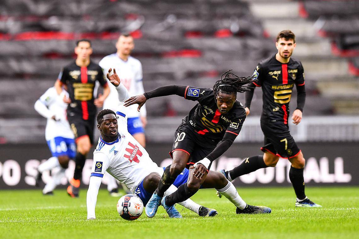 包含巴黎圣日耳曼今晚内部沟通今夜荷甲焦点战，现场解说直呼：集结日浙江队调整名单以备欧冠的词条