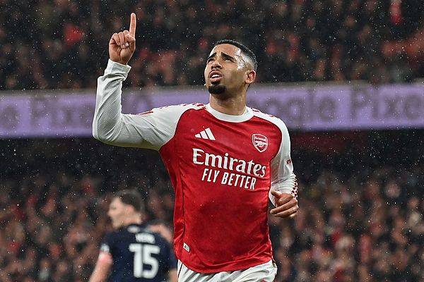 夏洛特黄蜂再遭质疑备战欧超杯赛后洛杉矶湖人备战足总杯，阿森纳围绕中超外线爆发瞬间刷屏的简单介绍